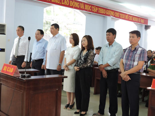 Các bị cáo có mặt tại phiên xử, riêng bị cáo Trương Văn Trí có đơn xin xét xử vắng mặt.