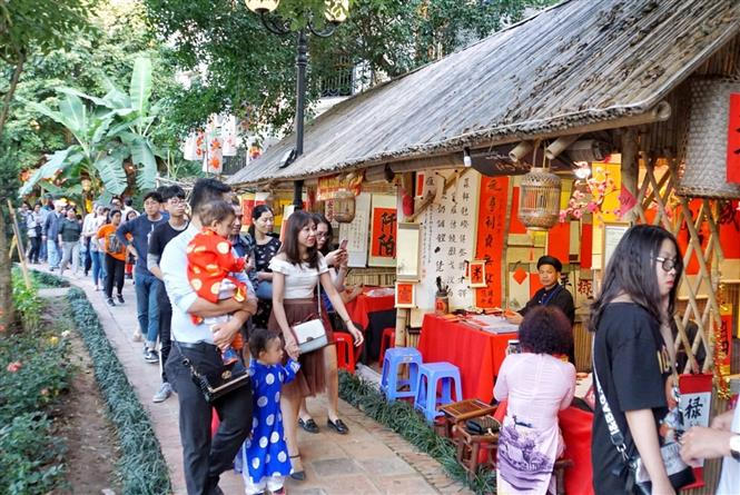 Nô nức xin chữ đầu năm tại Văn Miếu - Quốc Tử Giám