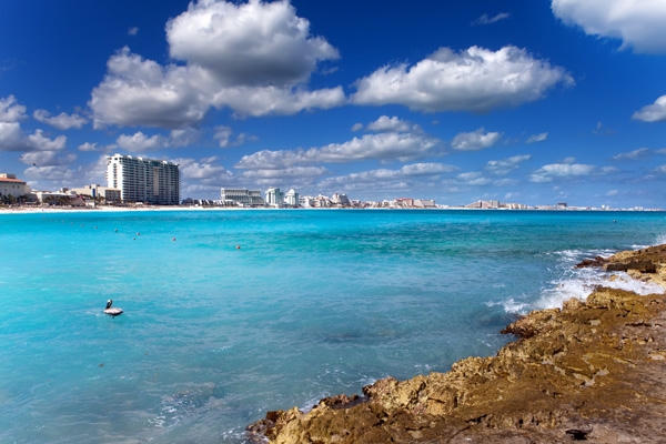 Du khách Nga sẽ chọn các quốc gia có biển và nắng ấm làm điểm đến trong kỳ nghỉ đông  (Ảnh: RG.ru)