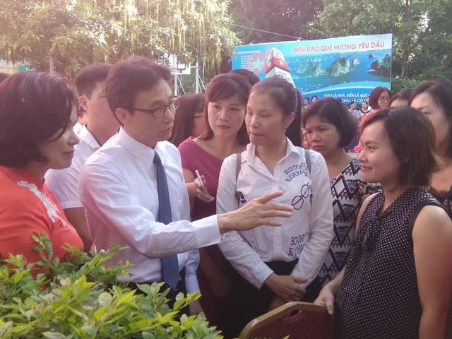 Phó thủ tướng cho rằng: "Chào cờ, hát Quốc ca sẽ dạy cho trẻ yêu Tổ quốc, yêu đồng bào. Vì vậy, các trường cần xem xét, chấn chỉnh lại vấn đề này"