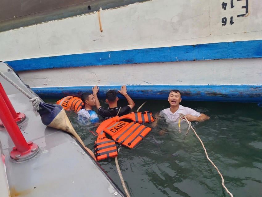 Hiện công tác cứu hộ đang được lực lượng chức năng Công an tỉnh Quảng Ninh cùng các lực lượng liên ngành nổ lực tìm kiếm các nạn nhân mất tích.