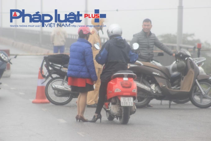 Nhiều người phải ngậm ngùi quay lại khi lưu thông qua đây.