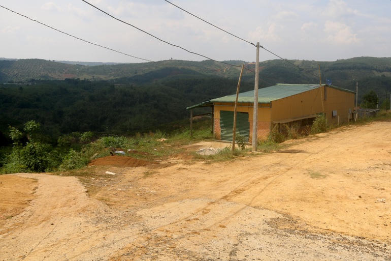 Theo chính quyền địa phương, hiện tại có 18 hộ dân đang sử dụng diện tích đất trước đó được cấp sai cho ông Sơn.