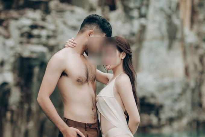 T.D khoe thân phản cảm tại Tuyệt Tình Cốc.