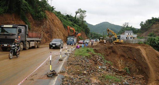 Vị trí sạt lở trên Quốc lộ 6 đoạn qua Dôc Cun đã được xử lý, giao thông trở lại bình thường.