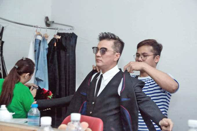 Bạn trai Việt kiều tháp tùng “búp bê” Thanh Thảo ghi hình Âm Nhạc & Bước Nhảy