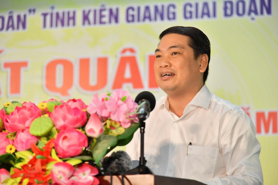 Phó Chủ tịch UBND tỉnh Lê Trung Hồ - Trưởng Ban Chỉ đạo các hoạt động Tết Quân – Dân giai đoạn 2021 – 2025 phát biểu tại lễ xuất quân.