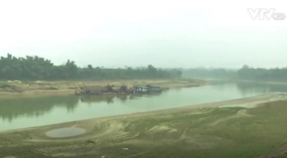 Việc khai thác cát trái phép đã khiến sông Chảy bị sạt lở nghiêm trọng.