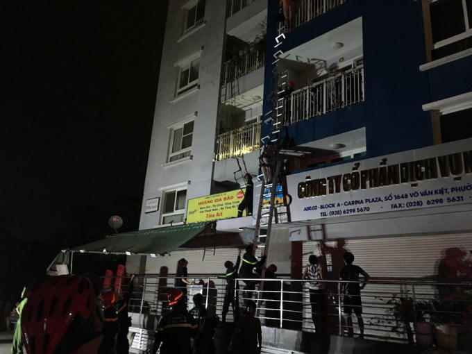Hi&ecirc;̣n trường vụ cháy khi&ecirc;́n 13 người tử vong tại Chung cư Carina.