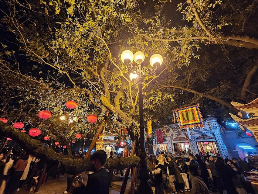 Phủ Tây Hồ (Hà Nội) là địa điểm tín ngưỡng nổi tiếng ở Thủ đô.