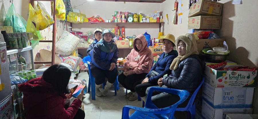 Các tiểu thương kinh doanh tại Khu cảng cá Bến Do hoang mang lo lắng vì sắp phải di chuyển sang chỗ mới, trong lúc cơ sở hạ tầng nơi mới chưa đâu vào đâu.