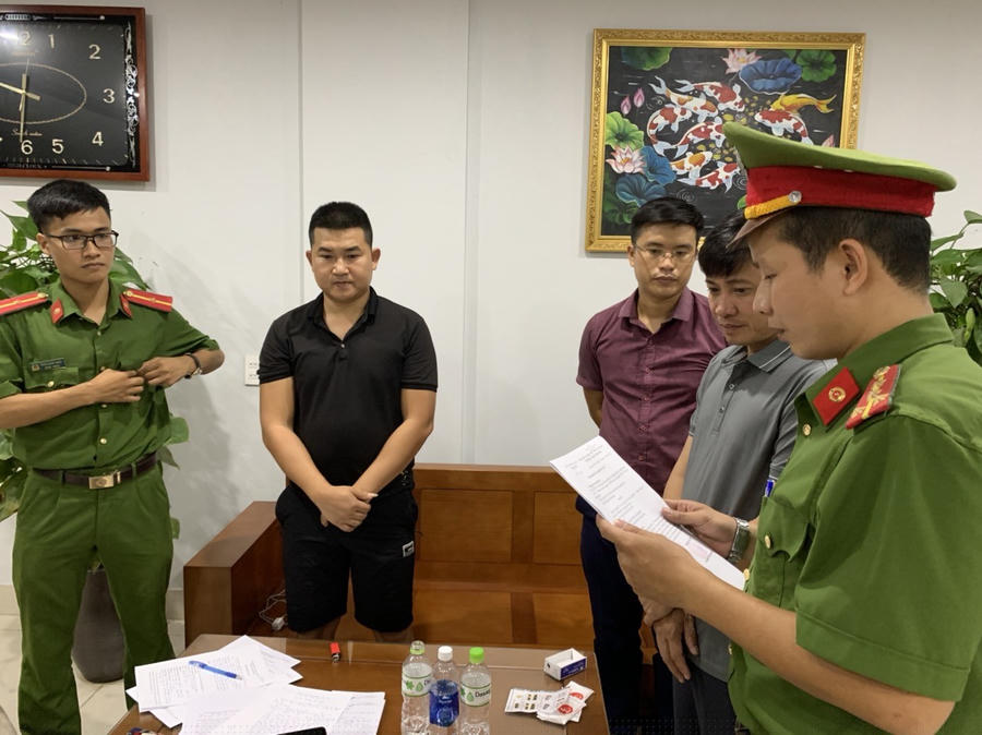 Cơ quan Công an tiến hành khám xét khẩn cấp chỗ ở của Nguyễn Anh Tuấn, tại thôn 11 Hữu Cung, xã Lộc Ninh, TP. Đồng Hới