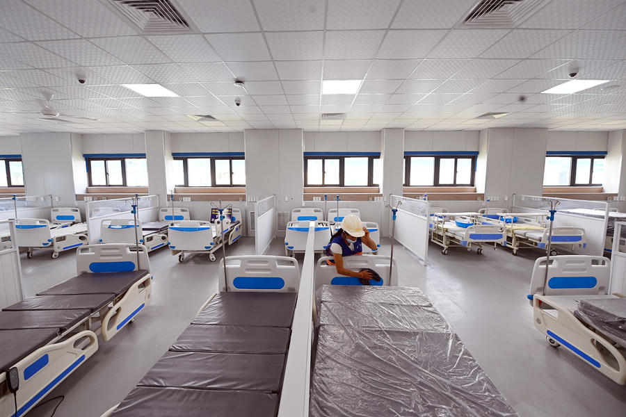 Với quy mô 500 giường bệnh, bệnh viện được thiết kế thành 19 khối nhà điều trị người bệnh COVID-19 và các khu ph