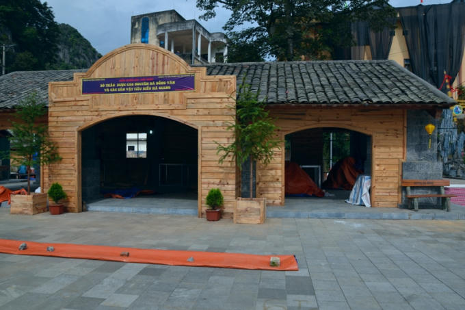 H&agrave; Giang: Những h&igrave;nh ảnh kh&ocirc;ng đẹp về phố cổ Đồng Văn