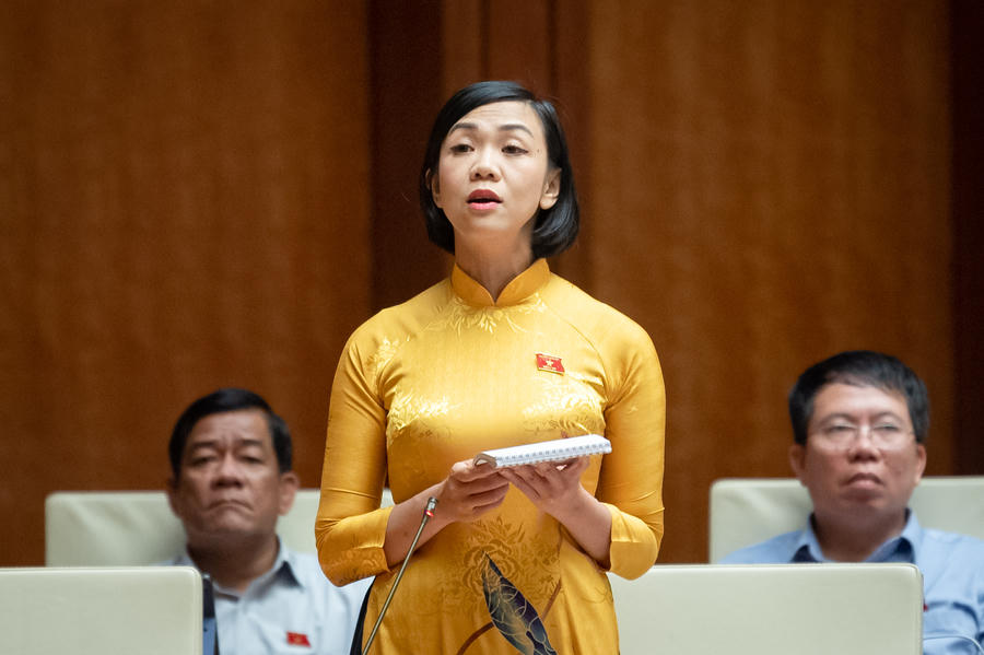 Đại biểu Trịnh Thị Tú Anh – Đoàn ĐBQH tỉnh Lâm Đồng: