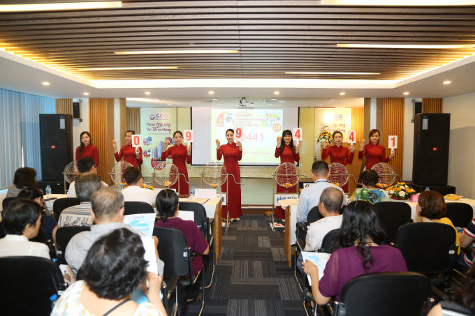 Chương trình quay số được tổ chức công khai, minh bạch với sự tham gia của đông đảo khách hàng.