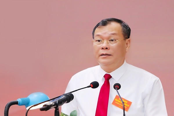 Ông Lê Quốc Chỉnh, Phó Bí thư Tỉnh ủy, Chủ tịch HĐND tỉnh Ninh Bình phát biểu tại kỳ họp.