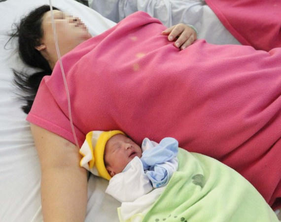 Sức khỏe mẹ con sản phụ B. hiện đã ổn định.