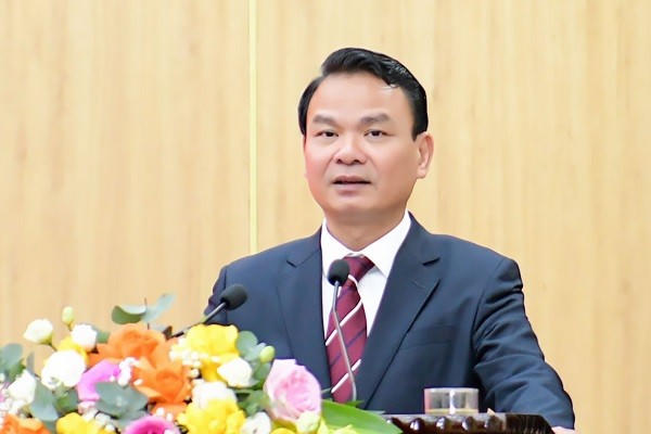Ông Đặng Xuân Phong, Ủy viên Trung ương Đảng, Bí thư Tỉnh ủy Ninh Bình phát biểu tại hội nghị.