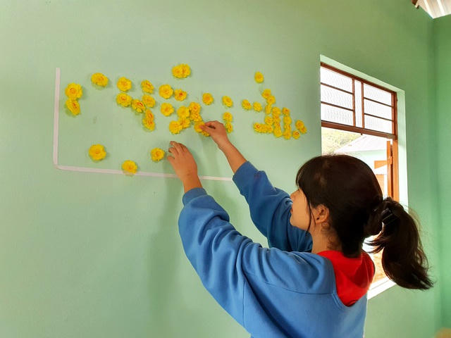Nhận nhà mới, em Nguyễn Thị Xuân Quyền trang trí ngôi nhà cho có không khí xuân