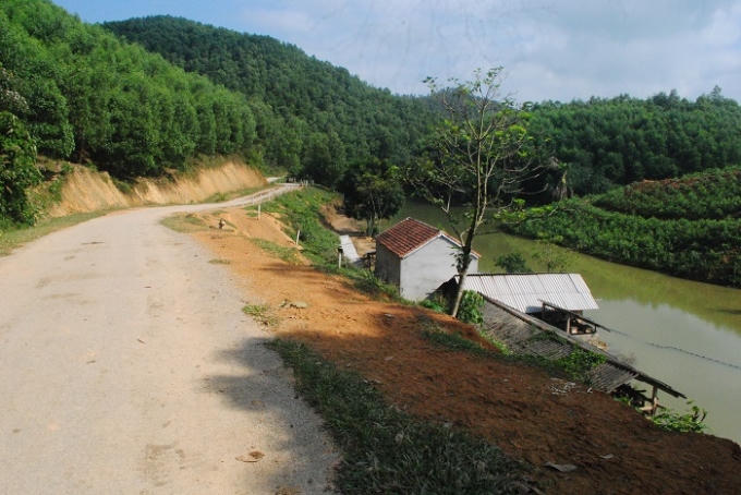 Đường vào xóm Nhà Đũa (ảnh Duy Ngợi).