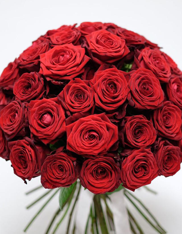 Một trong những bó hoa nằm trong bộ sưu tập "Mon Amour" được tạo thành từ 50 bông hồng Naomi. (Nguồn: ORCHIDYA LONDON)