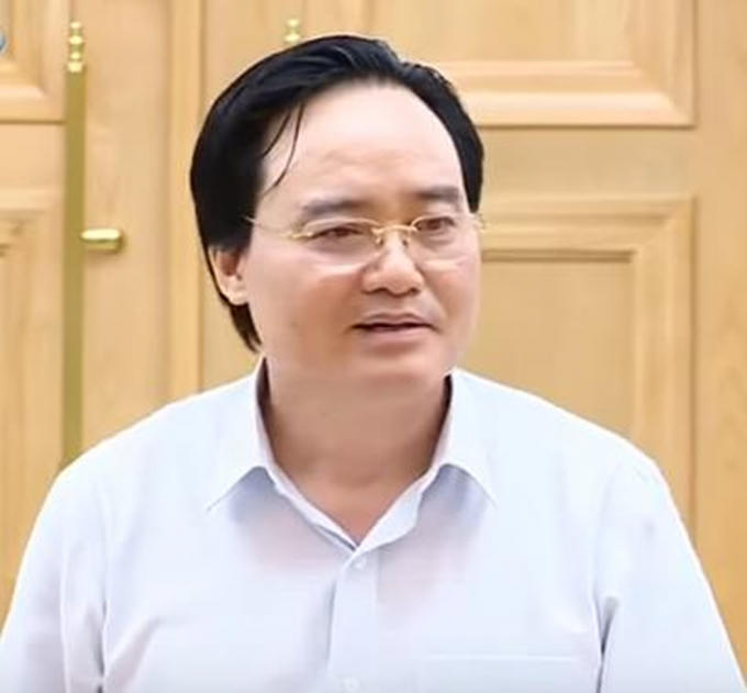 Bộ trưởng Bộ GD&ĐT Phùng Xuân Nhạ tại cuộc họp