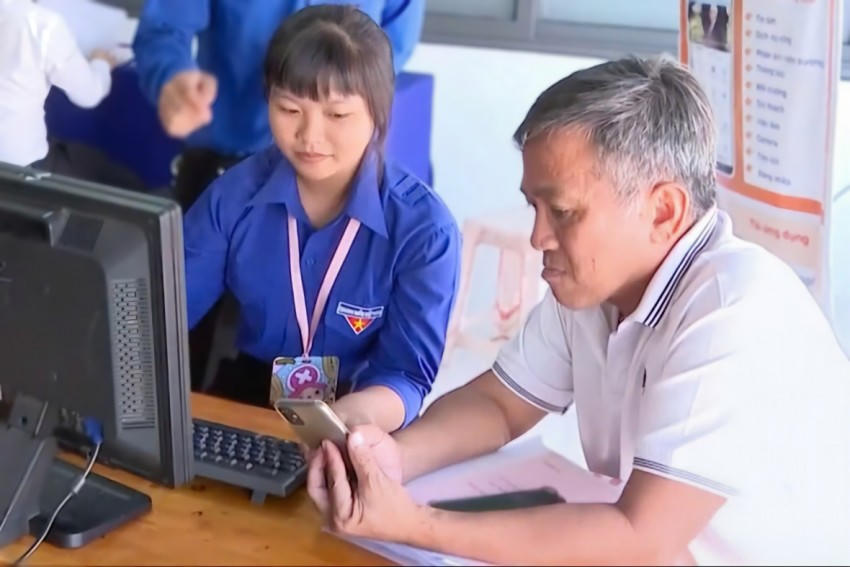Phong trào “Bình dân học vụ số” giúp người dân hình thành năng lực công dân số, chủ động khai thác, sử dụng hiệu quả các nền tảng số của Nhà nước và xã hội.