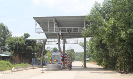 Trạm thu phí của dự án BOT đường chuyên dụng vật liệu xây dựng dài 7km do HTX An Phát làm chủ đầu tư.