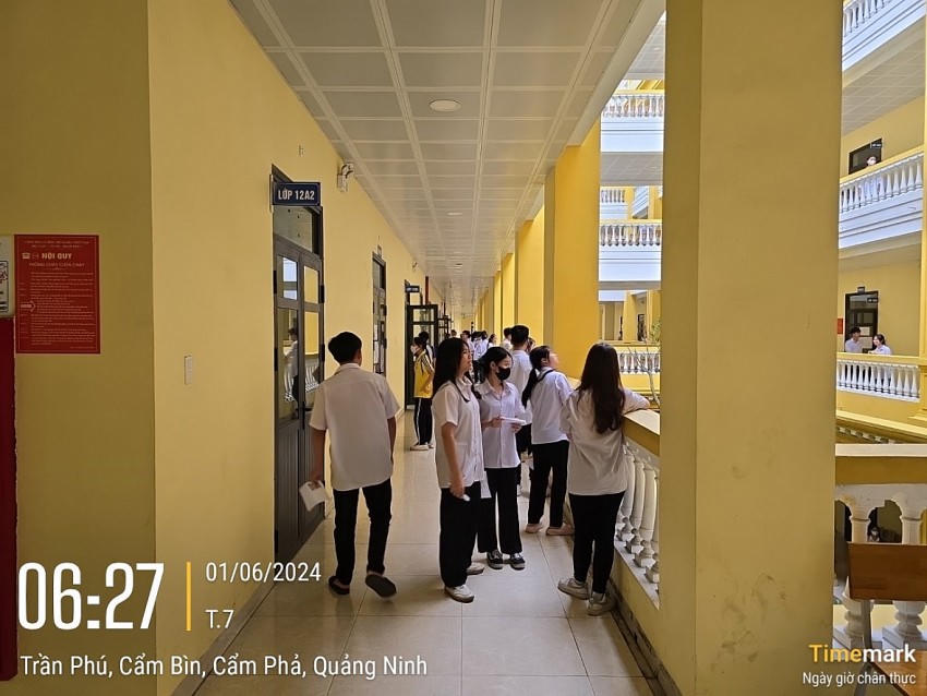 Ngay từ sáng sớm, hầu hết các thí sinh đã có mặt tại các điểm thi.