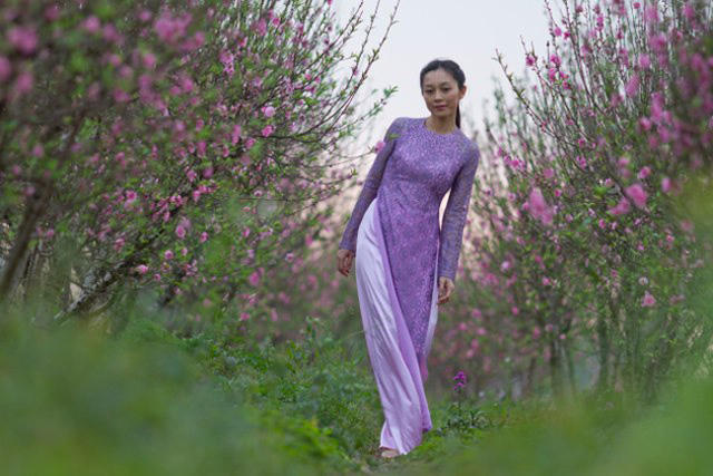 Dự án “Câu chuyện buồn nhất thế gian” đã thôi thúc đam mê điện ảnh của Hoàng Hường, khiến chị quyết định đưa cả hai tới casting phim.