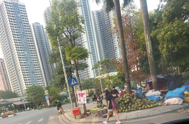 Lòng đường, vỉa hè bị xẻ thịt- Bài 2: Chính quyền xử lý kiểu “bắt cóc bỏ đĩa”