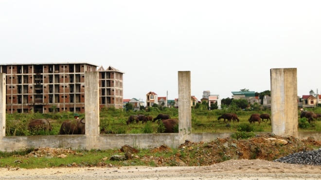 Ông Văn (50 tuổi, xã Ninh Nhất), người từng nhường đất nông nghiệp cho dự án nói, bà con mong muốn có cơ sở mới, con em được học gần nhà nên vui vẻ nhường đất.