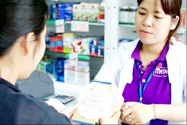 Khách hàng mua TPCN tại một cửa hàng thuốc trên địa bàn TPHCM.