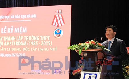 Chủ tịch UBND TP Hà Nội đánh giá cao chặng đường 30 năm phát triển và trưởng thành của trường Ams. Ảnh: Loan Bảo.