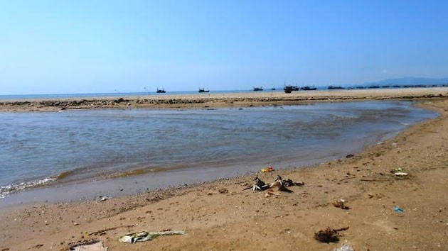 Khu vực biển trước cửa sông Roòn.