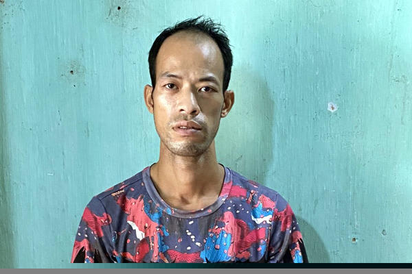 Đối tượng Thảo đến cơ quan công an đầu thú (ảnh công an cung cấp).