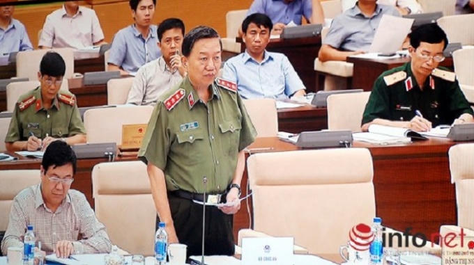 Bộ trưởng Bộ Công an Tô Lâm trình bày tờ trình trước Ủy ban Thường vụ Quốc hội. (Ảnh: Tuấn Minh)