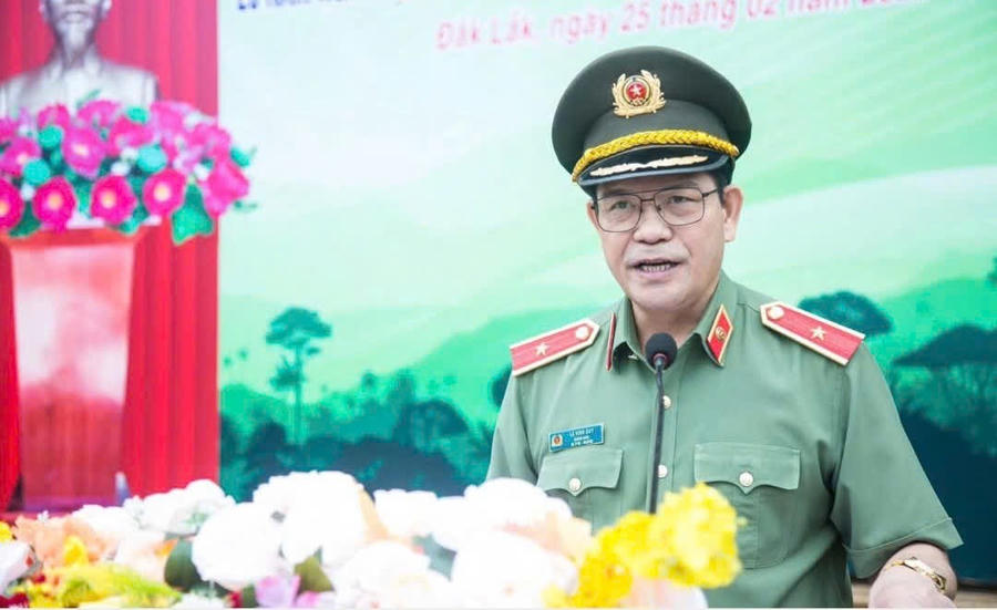 Thiếu tướng Lê Vinh Quy, Giám đốc Công an tỉnh Đắk Lắk phát biểu chỉ đạo tại buổi lễ. Ảnh: Duy Hòa