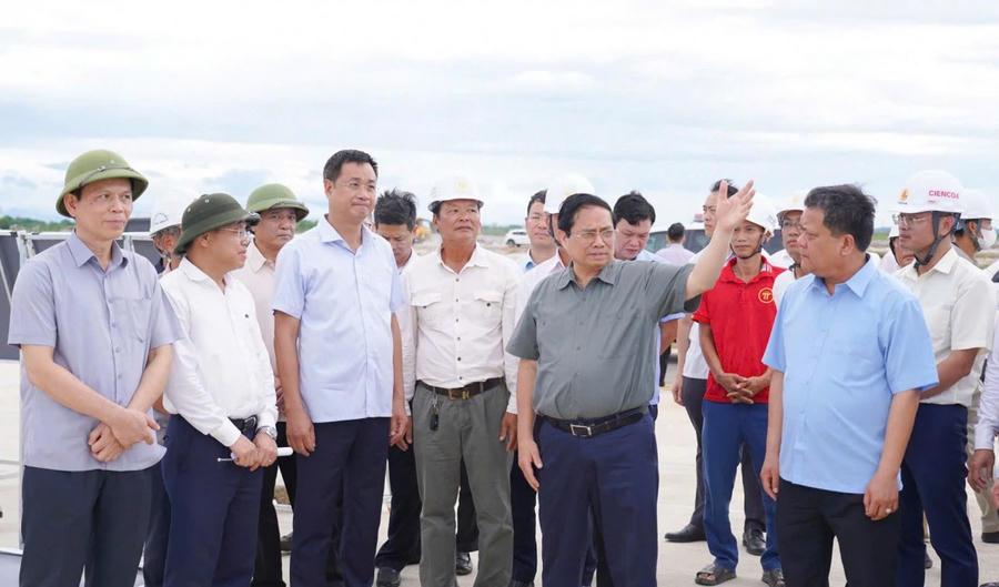 Thủ tướng Phạm Minh Chính yêu cầu: :”Nghĩ sâu, làm lớn” để Quảng Trị bứt phá.