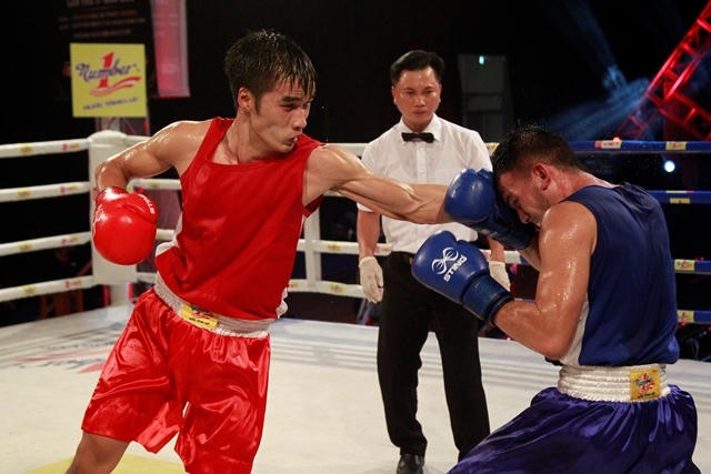 Ngọc Hải (đỏ) tấn công chớp nhoáng và ra nhiều đòn chính xác.