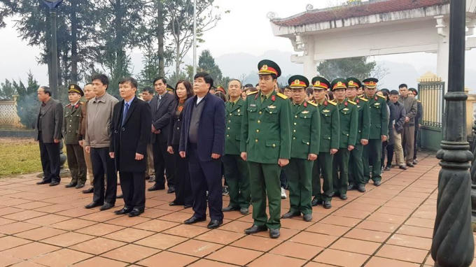 Cao Bằng: Tổ chức tri &acirc;n, d&acirc;ng hương c&aacute;c anh h&ugrave;ng liệt sỹ v&agrave; Tượng đ&agrave;i Chủ tịch Hồ Ch&iacute; Minh