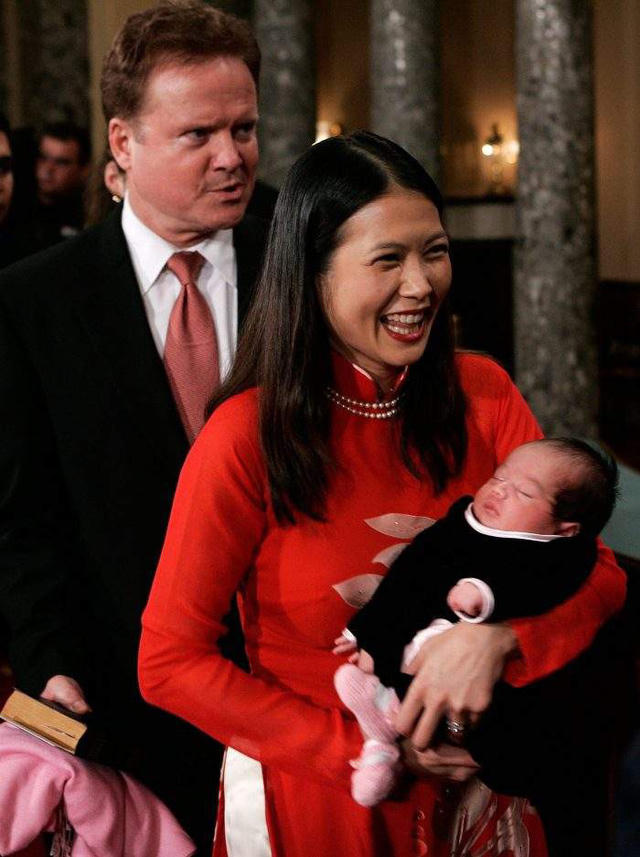 Bà Hong Le và người chồng Jim Webb (Ảnh: Heavy)