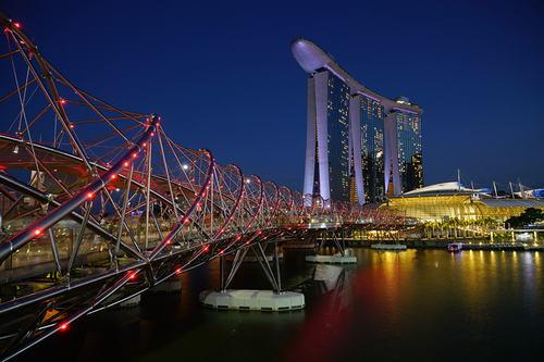 Vịnh Marina với tòa tháp Marina Bay Sands nổi tiếng của Singapore.