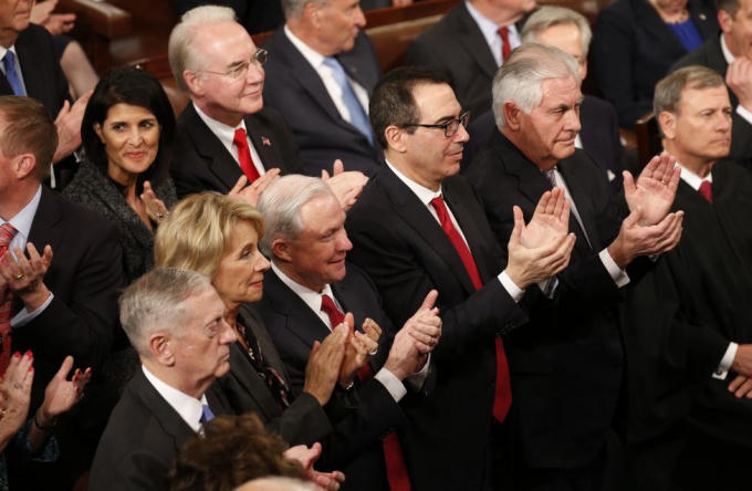 Kết thúc bài phát biểu, Tổng thống Mỹ Donald Trump kêu gọi người dân hãy tin vào nước Mỹ một lần nữa.