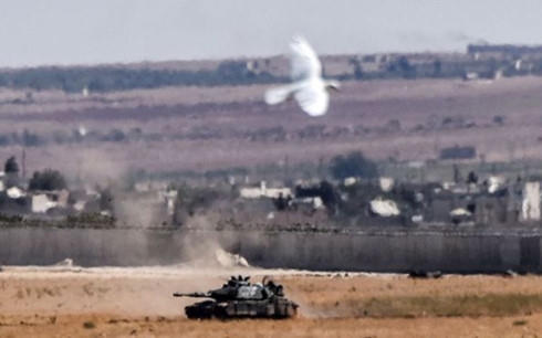 Xe tăng Thổ Nhĩ Kỳ hoạt động ở khu vực biên giới với Syria. (Ảnh: AFP)