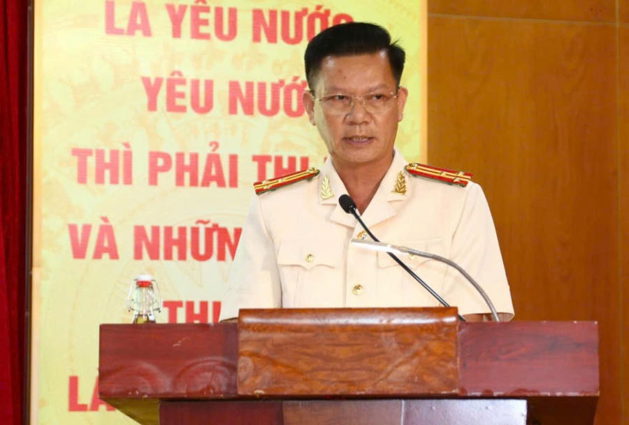 Thượng tá Đỗ Văn Thiết, Trưởng Công an đặc khu Vân Đồn phát biểu nhận nhiệm vụ mới. Ảnh: Công an Quảng Ninh.