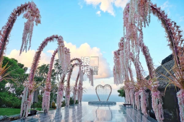 Lễ đường tổ chức đám cưới của Lâm Tâm Như và Hoắc Kiến Hoa được trang trí toàn bằng hoa.