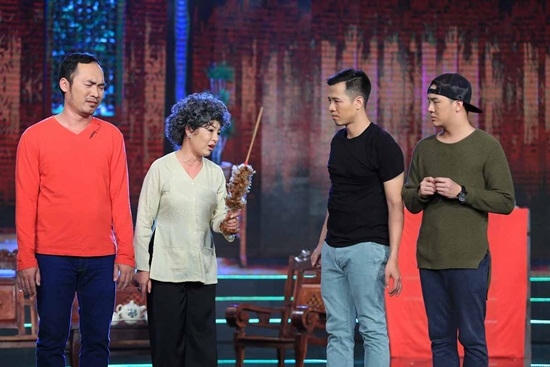 Vợ chồng Thu Trang, Tiến Luật lộ giới t&iacute;nh thật khiến Th&uacute;y Nga ng&atilde; ngửa