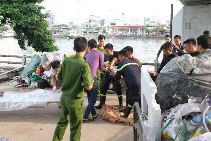 Tới hơn 16h chiều thi thể nạn nhân mới được tìm thấy.